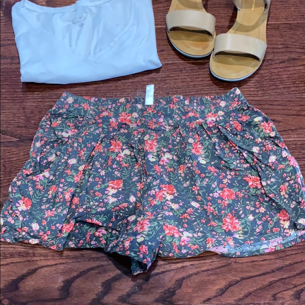 ‼️ 5/$25 Xhilaration Floral Shorts